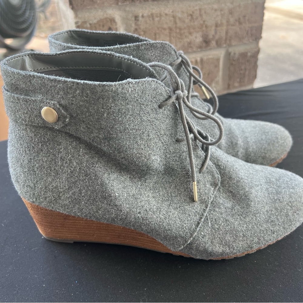 Dr. Scholl’s Grey Wedge Oxfords